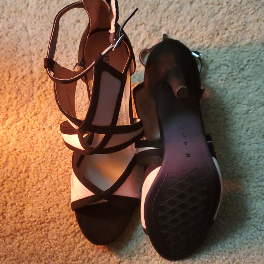 Stylish pumps - Picture 3 of 5